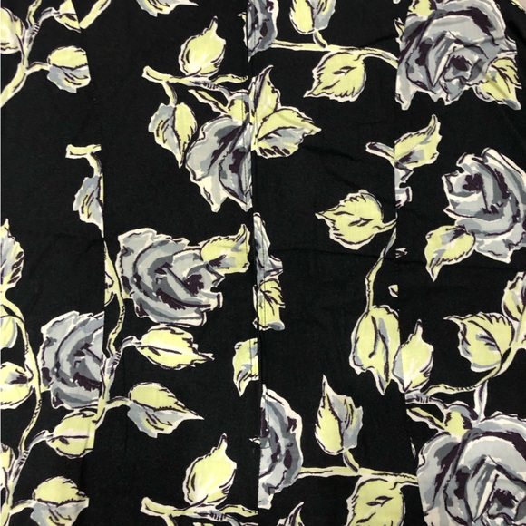 Alexandra Lee. Scoop neck. MIDI dress. Floral.Black/yellow. Size 14. - Picture 5 of 6